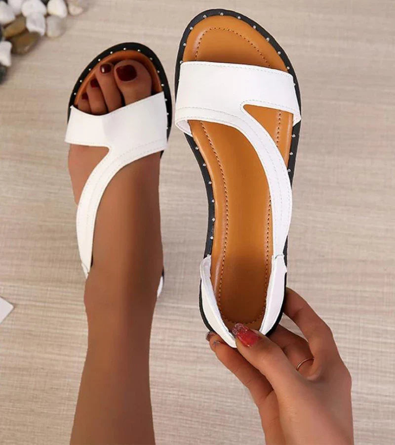 Diana | Sandalen met open teen en decoratieve studs
