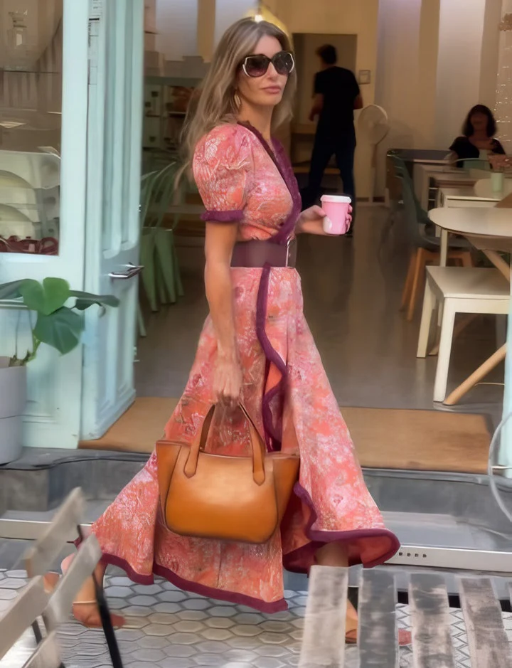 Elegante Roze Maxi Dress: De Jurk die Altijd Past – Letterlijk én qua Stijl