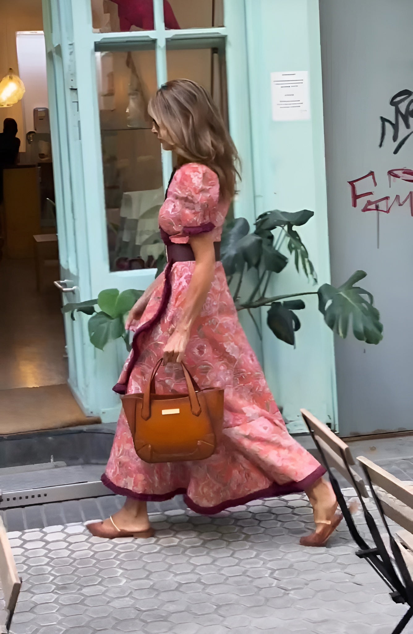Elegante Roze Maxi Dress: De Jurk die Altijd Past – Letterlijk én qua Stijl