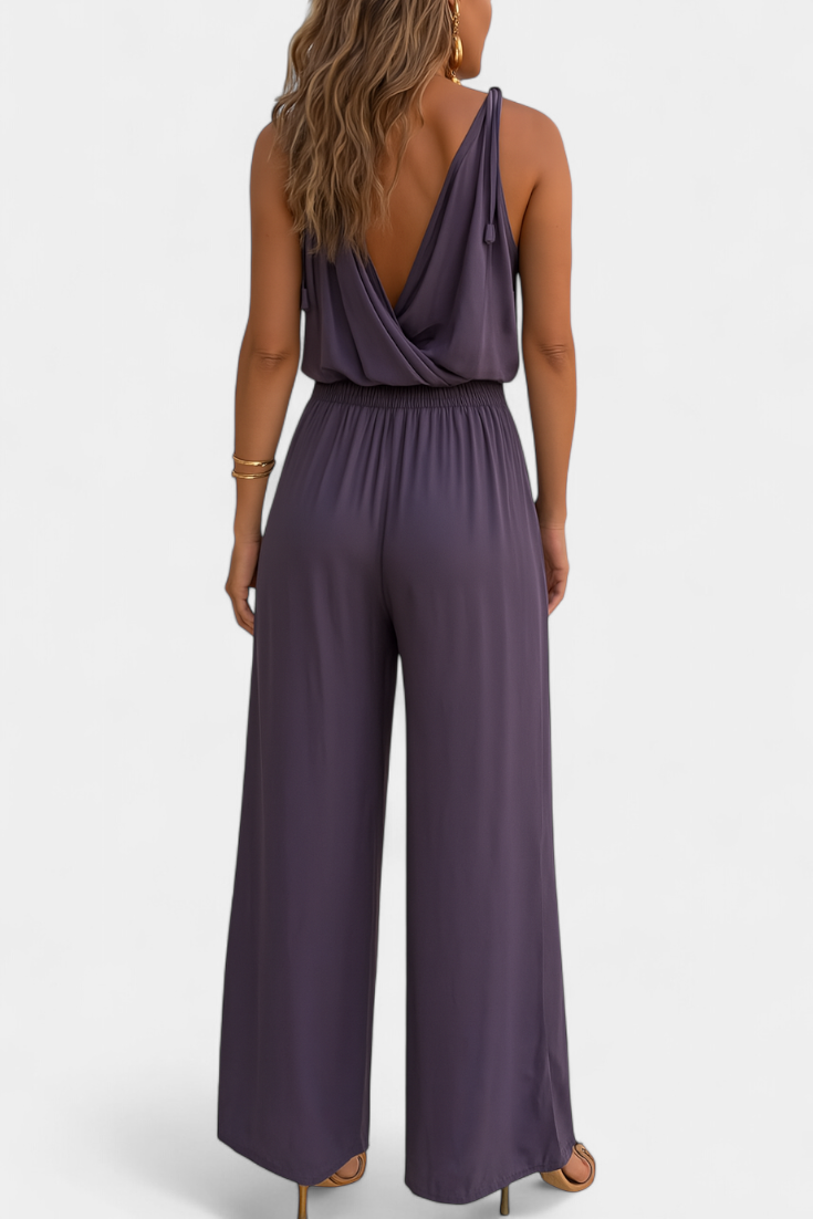 "Donatila Unieke Jumpsuit met Gouden Details en Split aan de Pijpen"