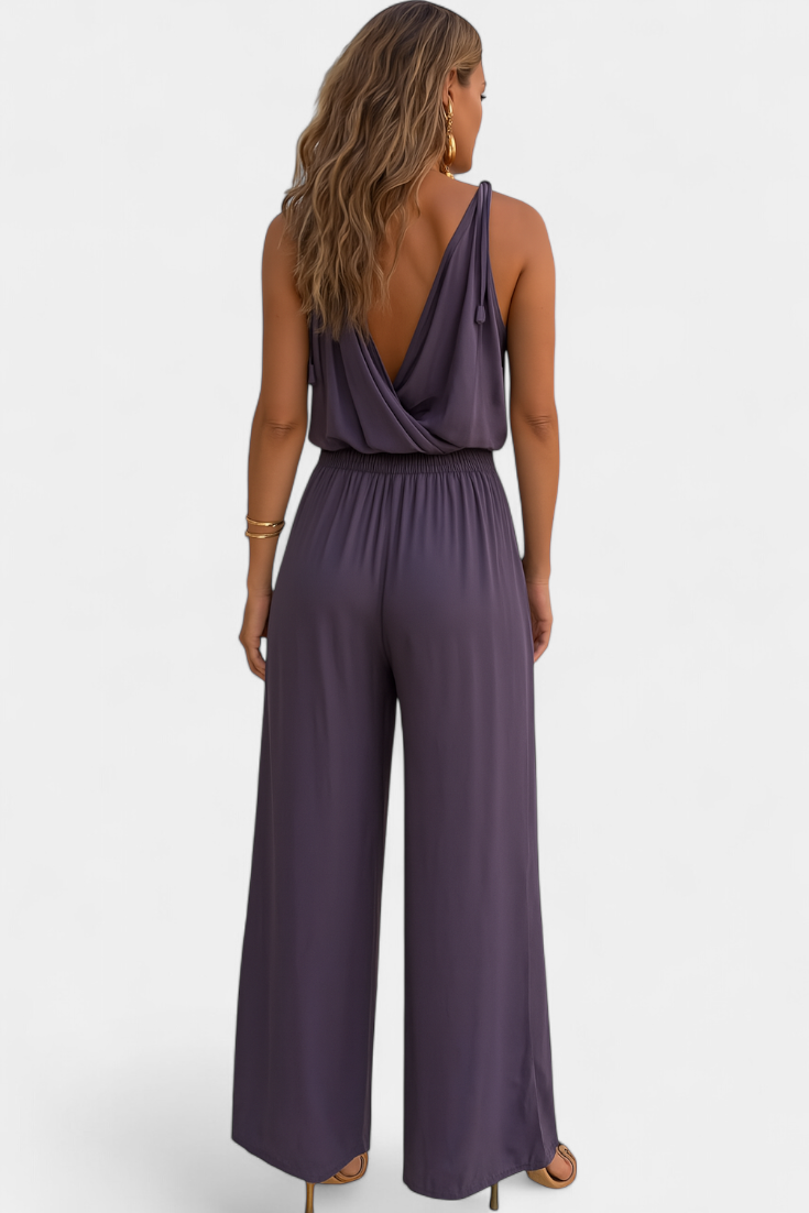 "Donatila Unieke Jumpsuit met Gouden Details en Split aan de Pijpen"